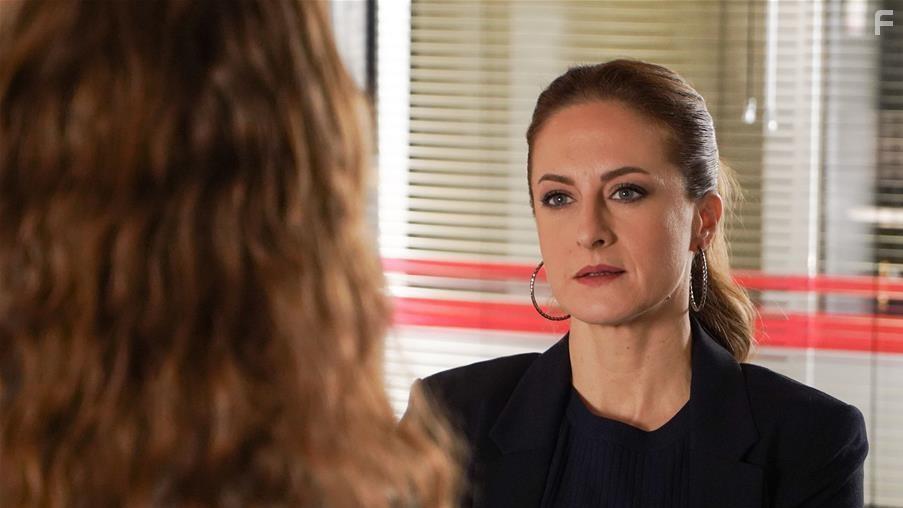 Canan Erguder in Menajerimi Ara (2020)