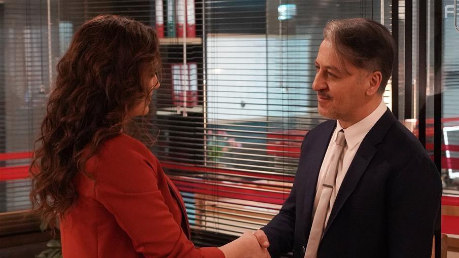 zge Borak and Baris Falay in Menajerimi Ara (2020)