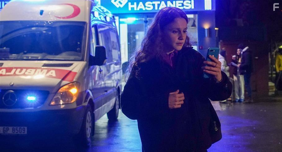 Ahsen Eroglu in Menajerimi Ara (2020)