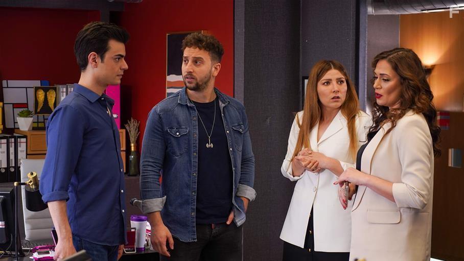 zge Borak, Gamze Karaduman, and Semi Sirtikkizil in Menajerimi Ara (2020)