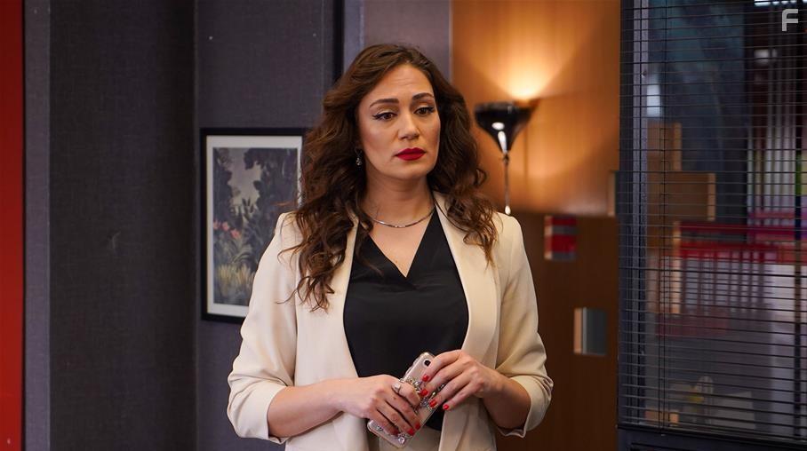 zge Borak in Menajerimi Ara (2020)