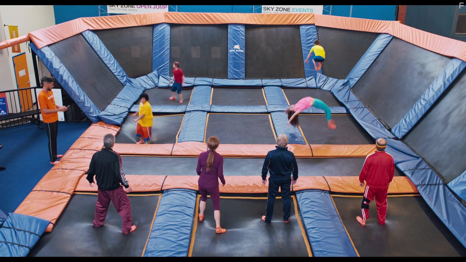 Robert De Niro, Christopher Walken, Cheech Marin, Jane Seymour, and Oakes Fegley in The War with Grandpa (2020)