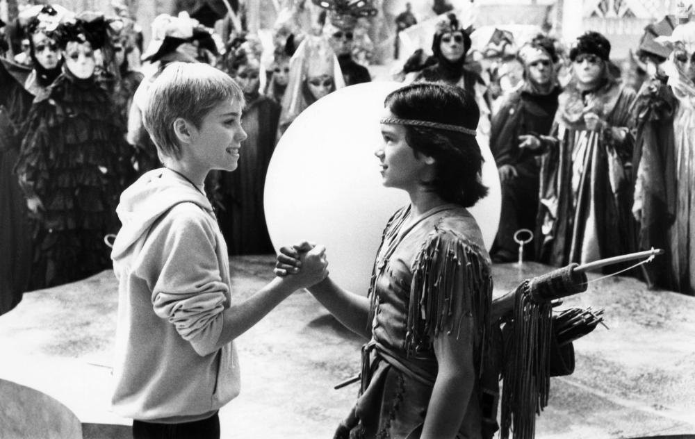 Jonathan Brandis and Kenny Morrison in Бесконечная история 2: Новая глава (1990)