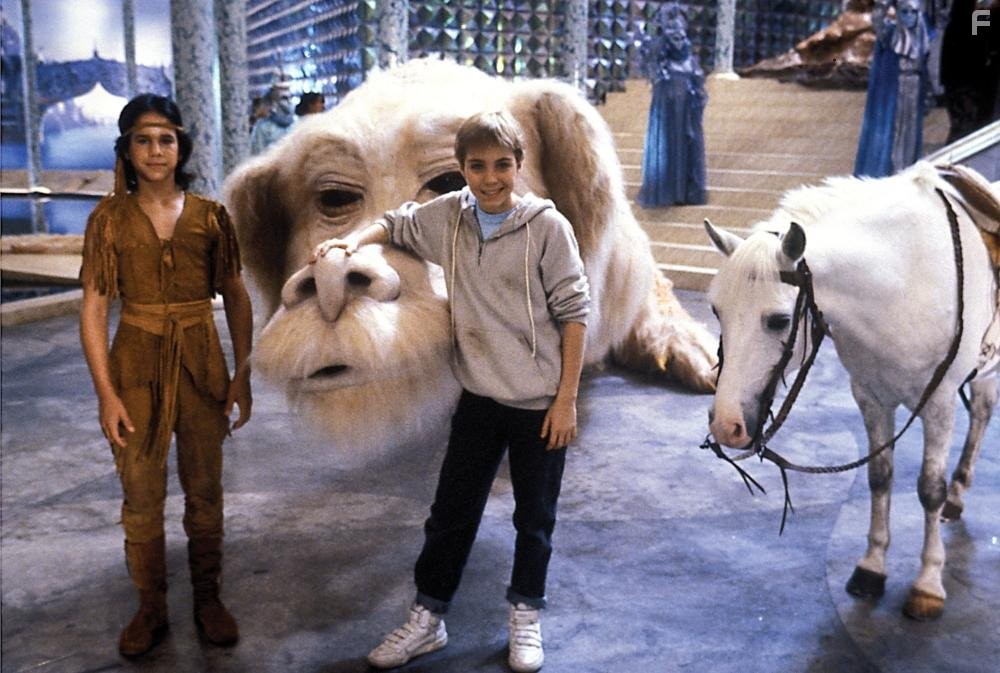 Jonathan Brandis and Kenny Morrison in Бесконечная история 2: Новая глава (1990)