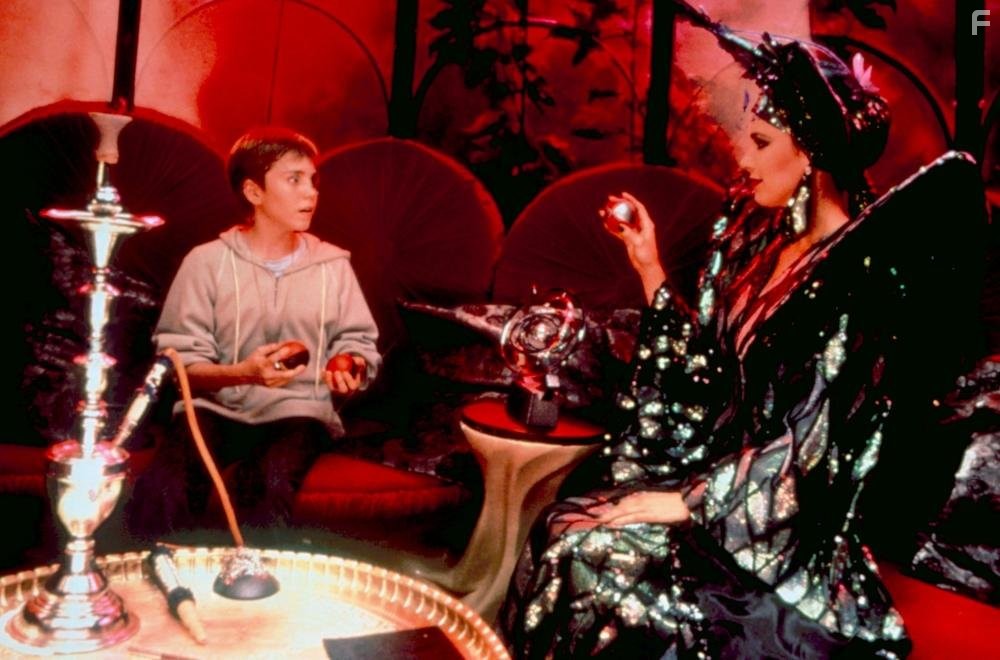 Jonathan Brandis and Clarissa Burt in Бесконечная история 2: Новая глава (1990)