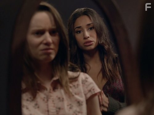Alison Louder and Meaghan Rath in Быть человеком (2011)