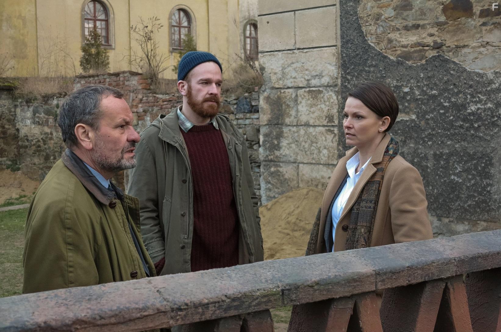 Klra Melskov, Miroslav Krobot, and Stanislav Majer in Prpad pro exorcistu (2015)
