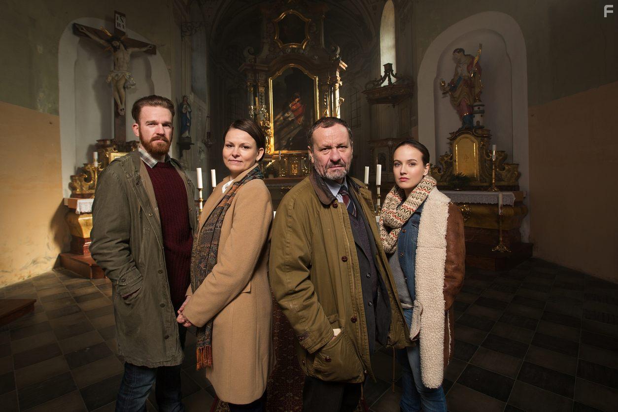 Klra Melskov, Miroslav Krobot, Stanislav Majer, and Tereza Voriskova in Prpad pro exorcistu (2015)