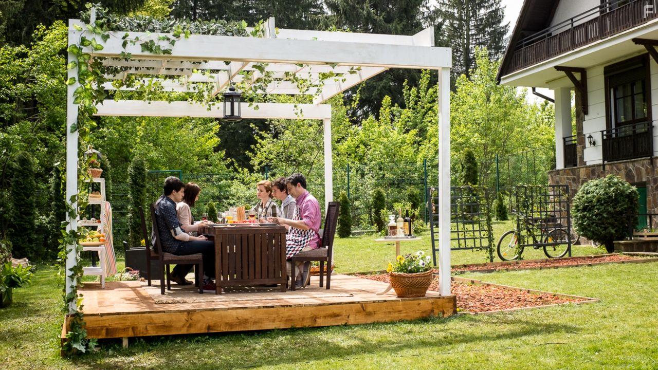 Mihai Calin, Rodica Lazar, Vlad Balan, and Theodor Soptelea in Valea Mut (2016)