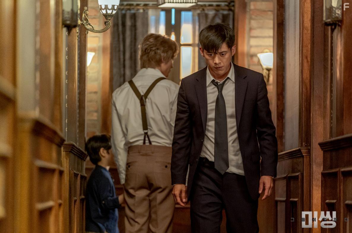 Geon-Hee Song, Jang Sun-Yool, and Soo Go in Missing: Geudeuli Itseodda (2020)