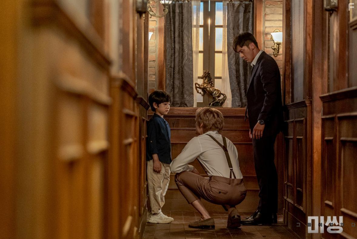 Geon-Hee Song, Jang Sun-Yool, and Soo Go in Missing: Geudeuli Itseodda (2020)