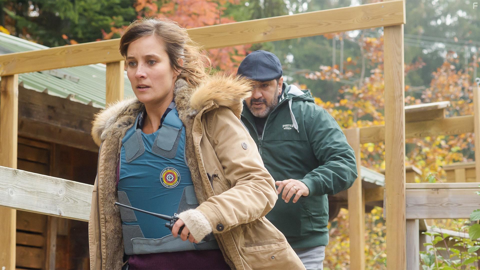 Moussa Maaskri and Julie De Bona in Le tueur du lac (2017)