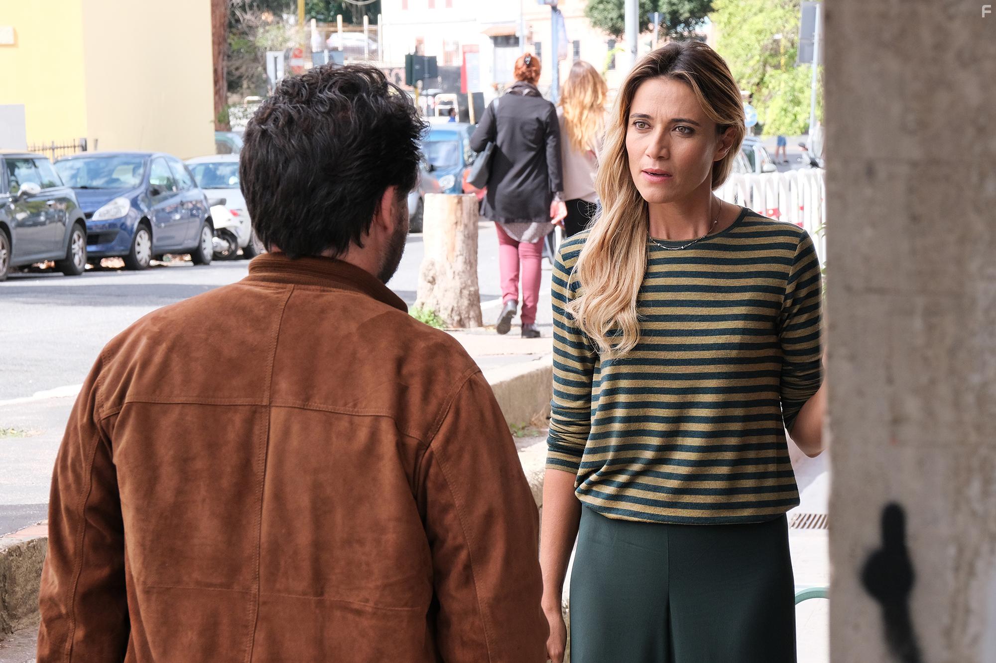 Pasquale Petrolo and Anna Foglietta in D.N.A.: Decisamente non adatti (2020)