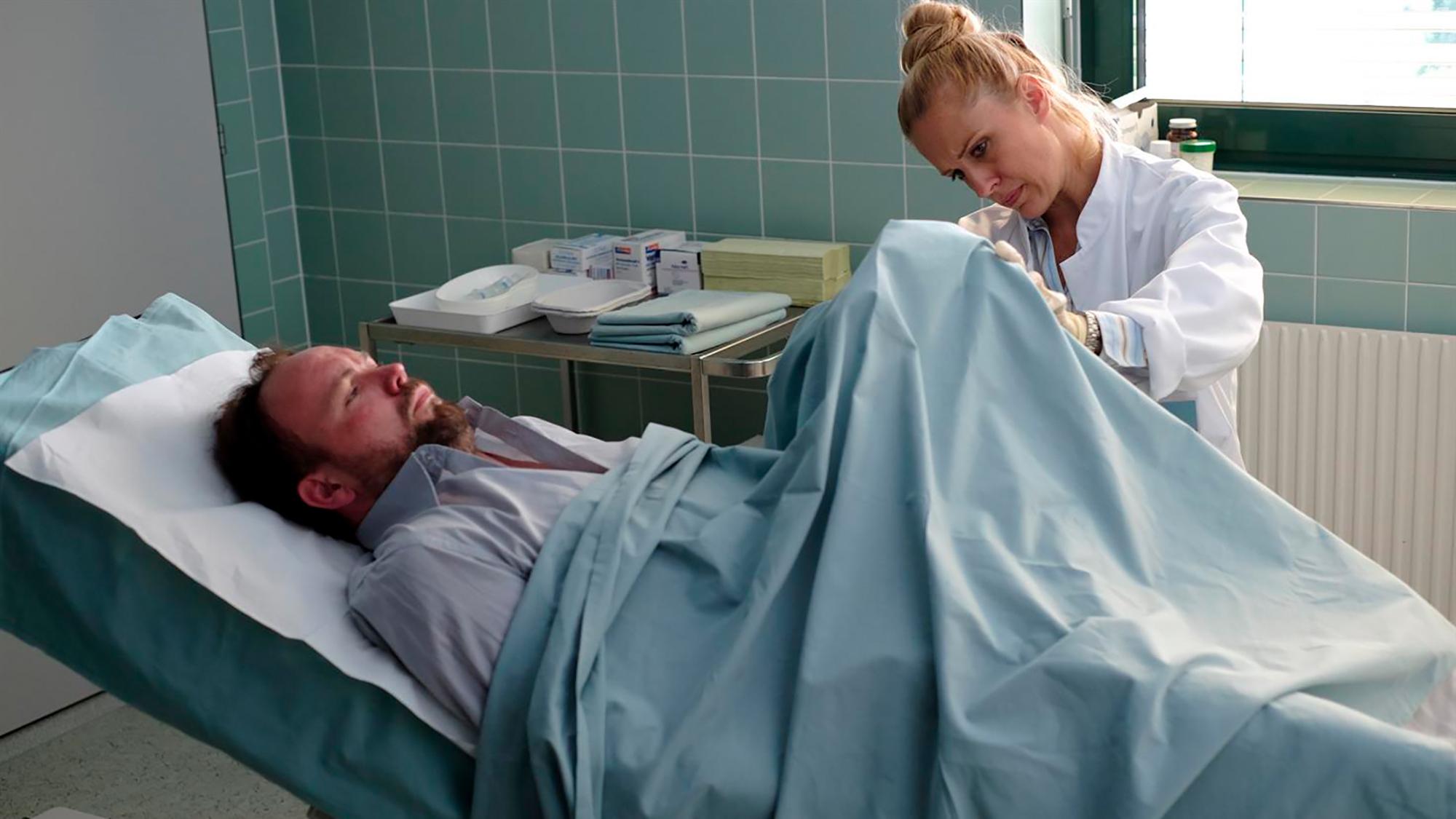 Lilian Klebow and Thomas Stipsits in Love Machine (2019)