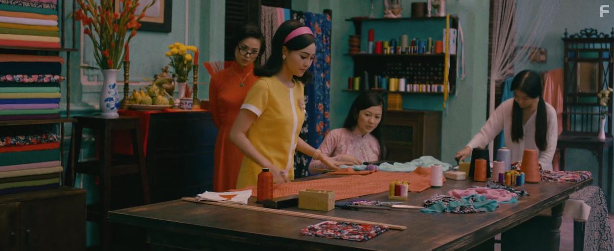 Veronica Ngo, Ninh Duong Lan Ngoc, and Oanh Kieu in C Ba Si Gn (2017)