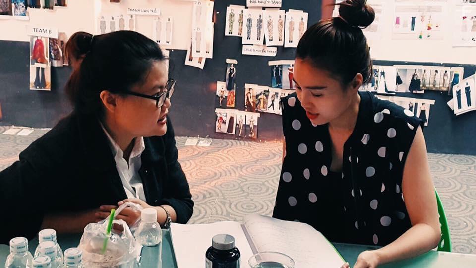 Ninh Duong Lan Ngoc and Kay Nguyen in C Ba Si Gn (2017)