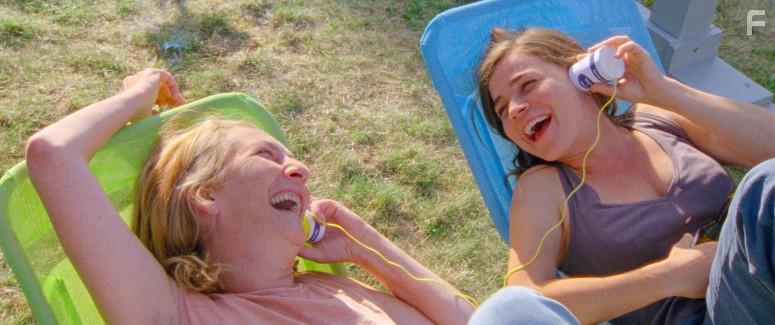 Corinne Masiero and Blanche Gardin in Effacer l'historique (2020)