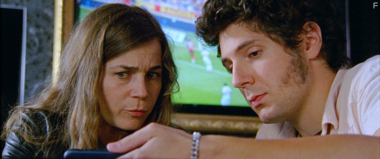 Blanche Gardin and Vincent Lacoste in Effacer l'historique (2020)