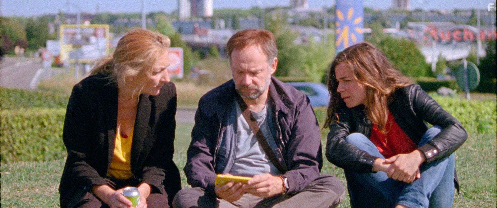 Corinne Masiero, Denis Podalyds, and Blanche Gardin in Effacer l'historique (2020)