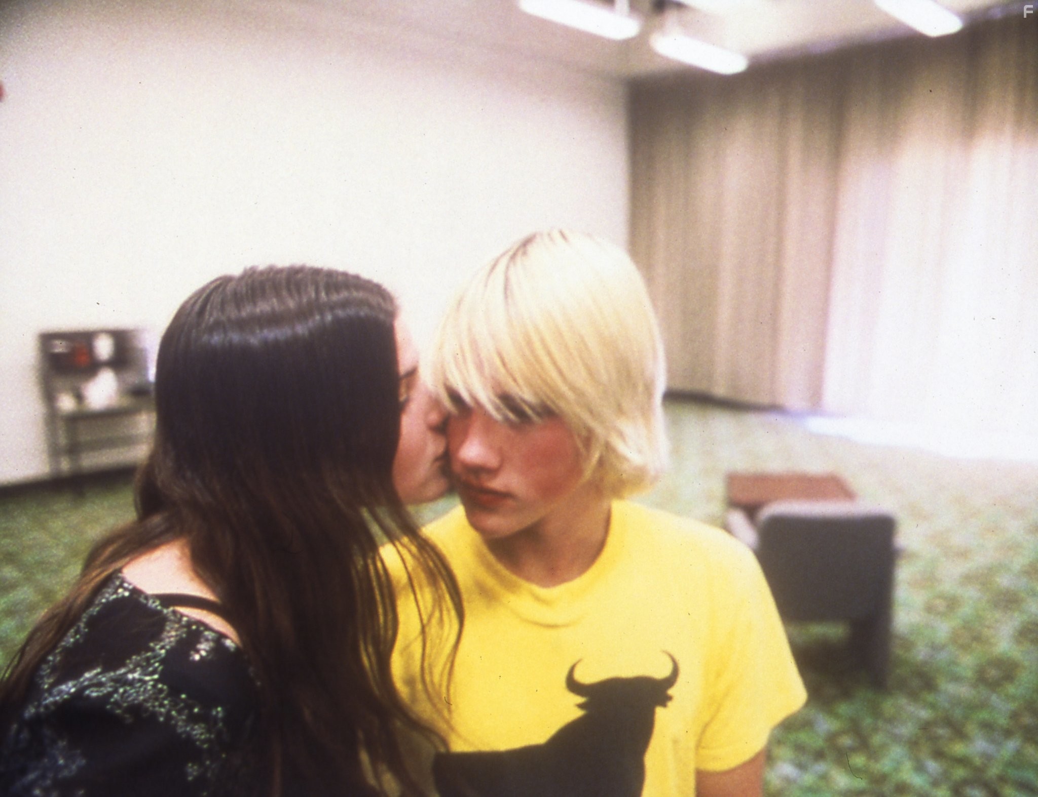 Alicia Miles and John Robinson in Слон (2003)