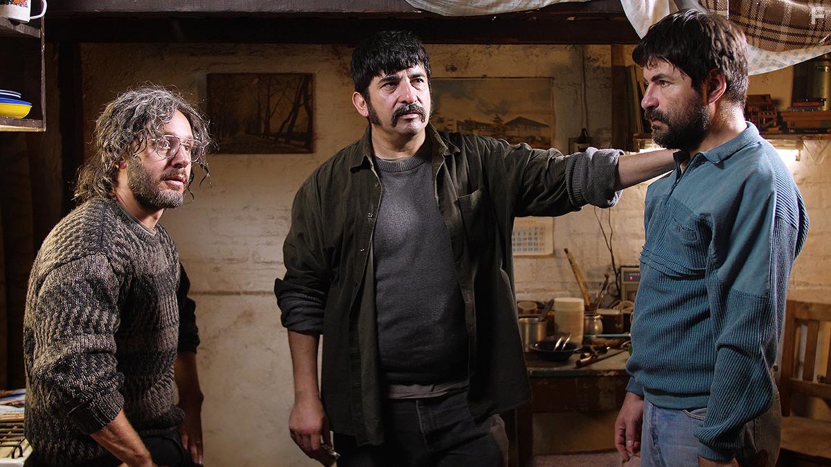 Benjamn Vicua, Victor Montero, and Roberto Faras in Pacto de Fuga (2020)