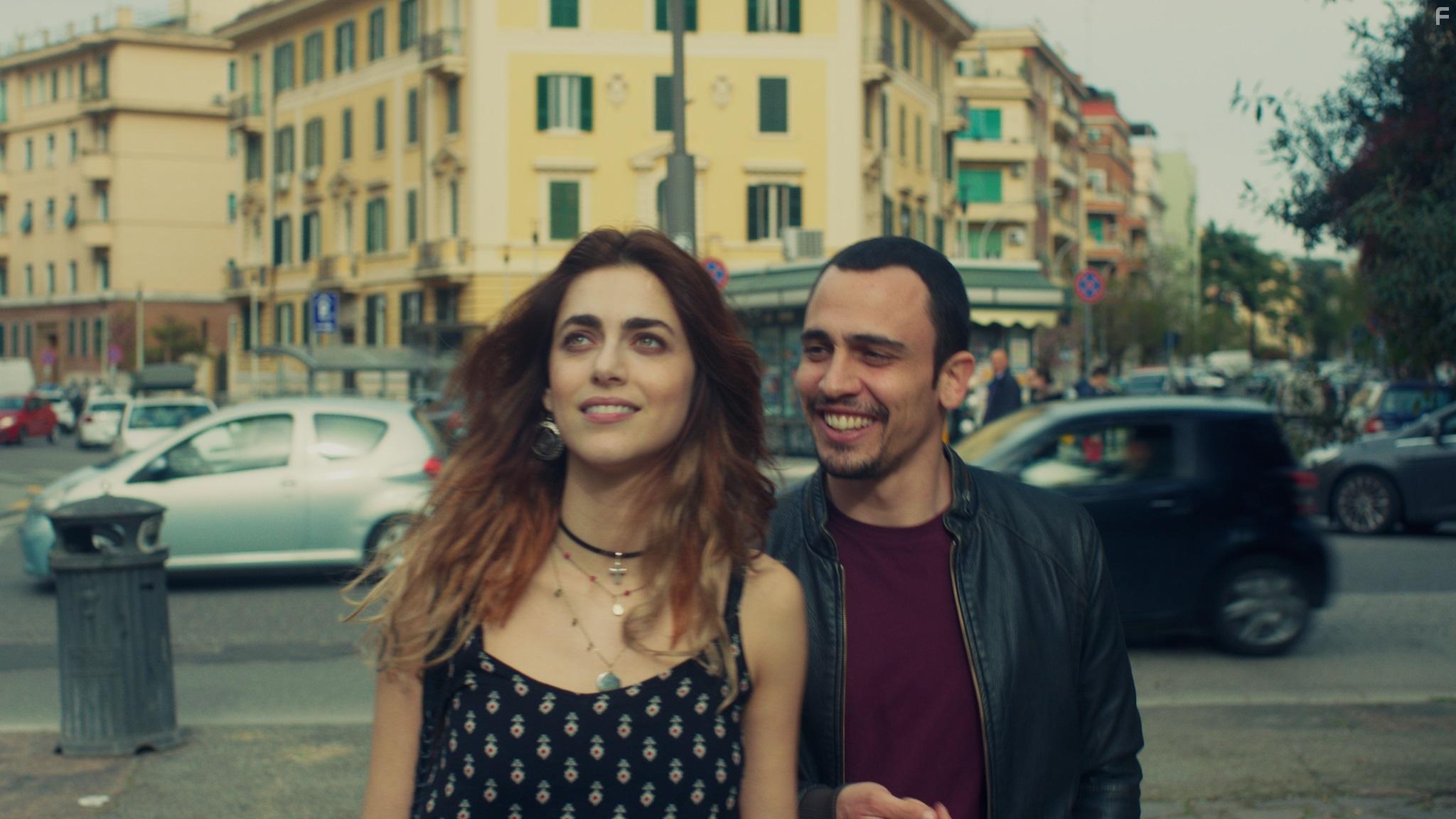 Miriam Leone and Simone Liberati in L'amore a domicilio (2019)