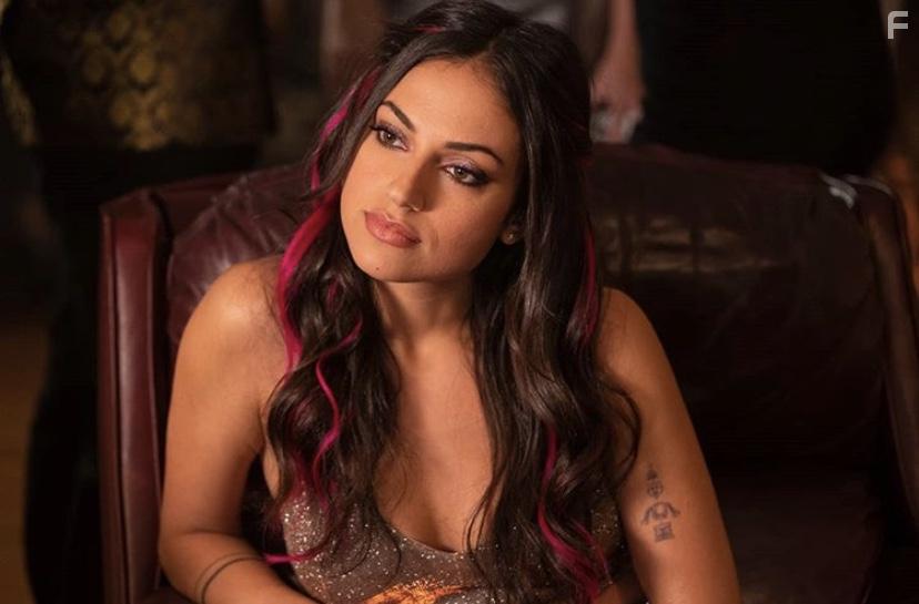 Inanna Sarkis in After We Collided (2020)