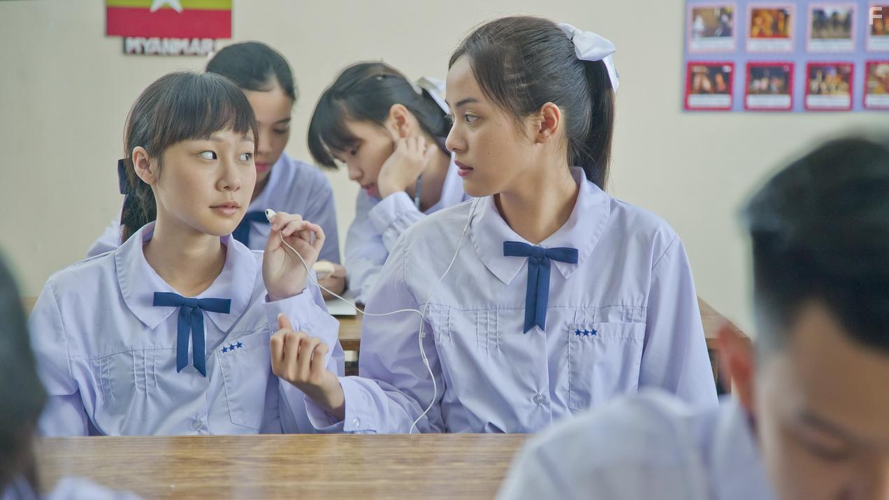 Morakot Liu and Eisaya Hosuwan in Siam Square (2017)