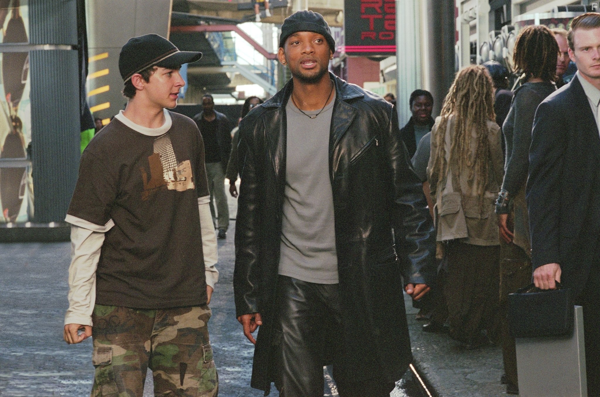 Will Smith and Shia LaBeouf in Я, робот (2004)
