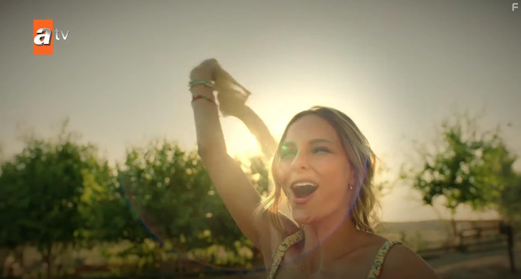 Jessica May in Maria ile Mustafa (2020)