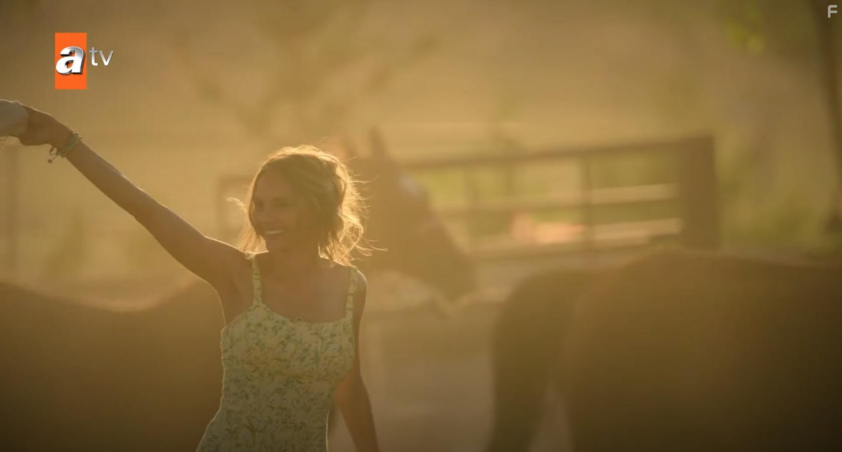 Jessica May in Maria ile Mustafa (2020)