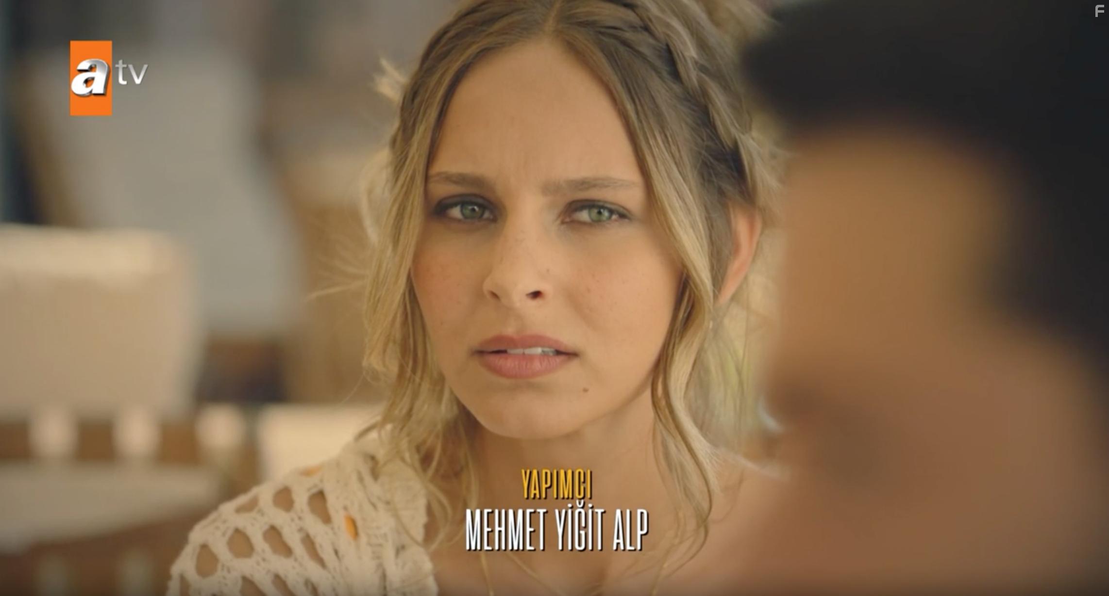 Jessica May in Maria ile Mustafa (2020)