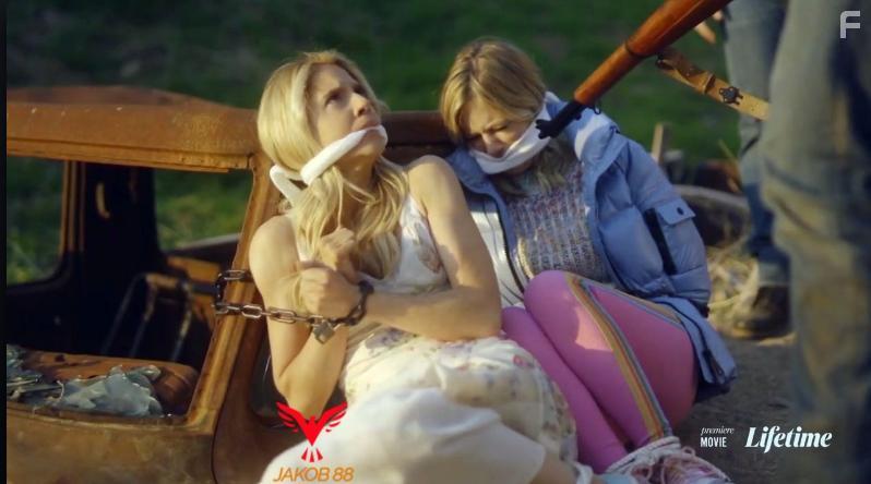 Brittany Underwood and Kabby Borders in Off the Grid (2020)