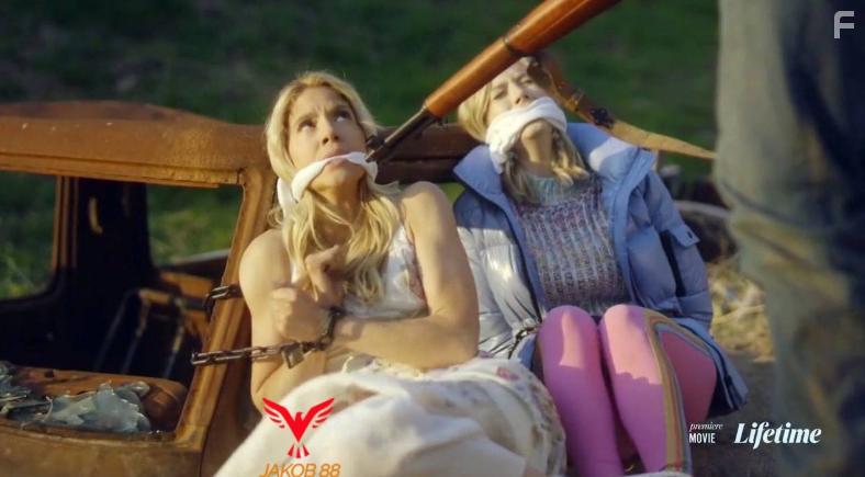 Brittany Underwood and Kabby Borders in Off the Grid (2020)