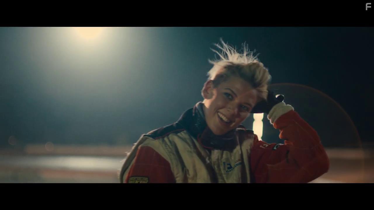 Betty Who in Unpregnant (2020)