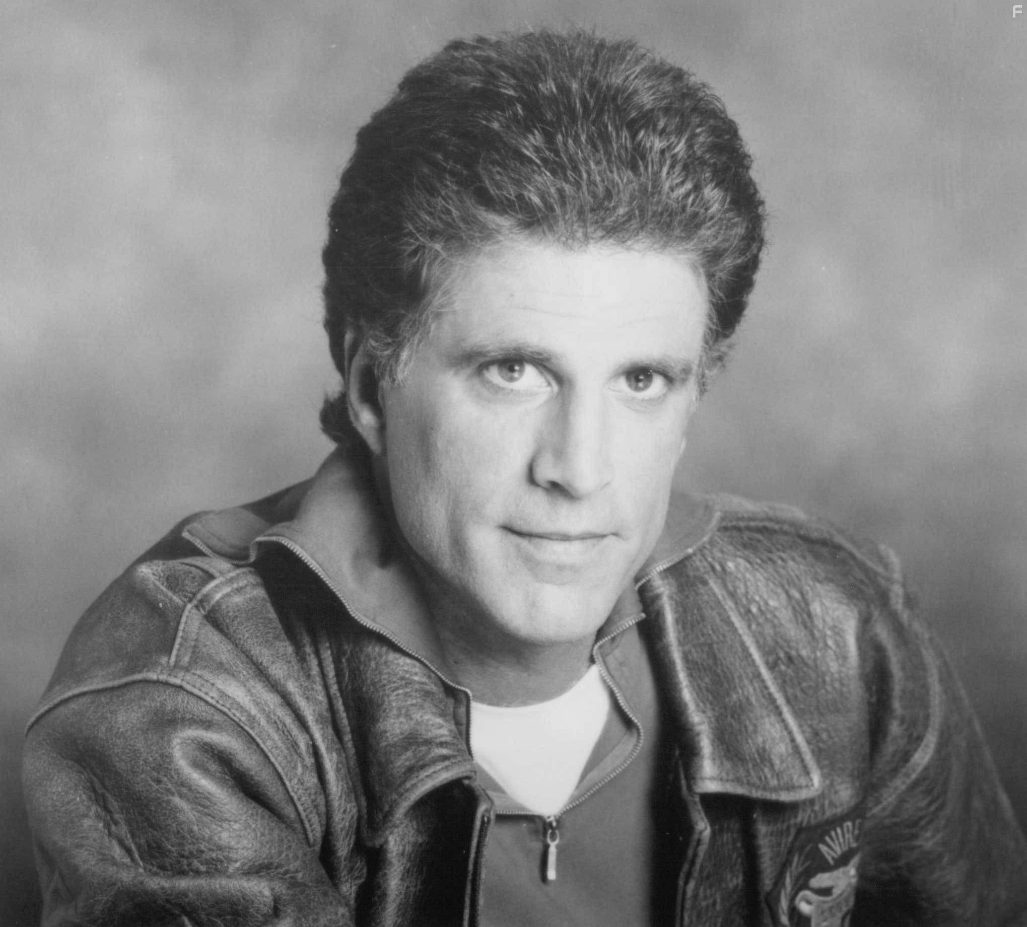 Ted Danson in Трое мужчин и маленькая леди (1990)