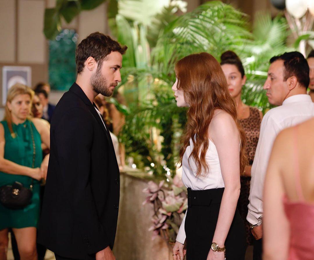 Elin Sangu and Ozan Dolunay in Iyi Gnde Kt Gnde (2020)