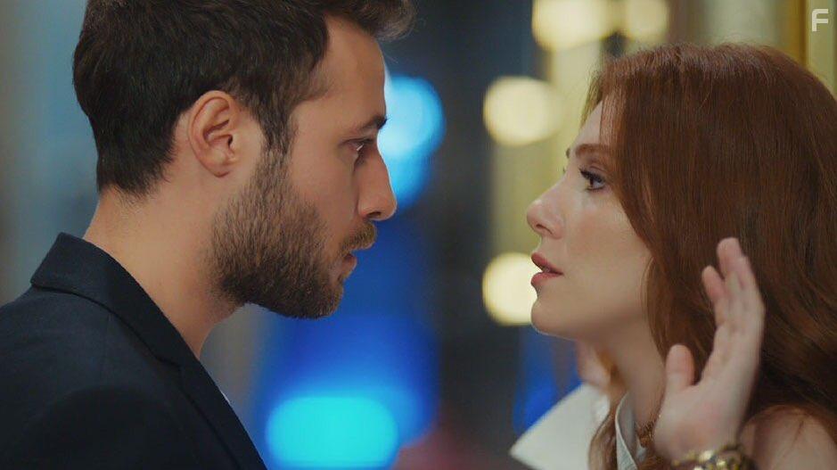 Elin Sangu and Ozan Dolunay in Iyi Gnde Kt Gnde (2020)