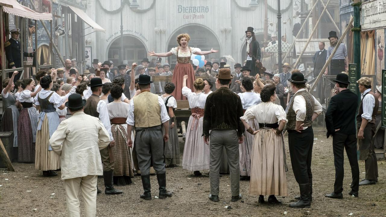 Brigitte Hobmeier in Oktoberfest 1900 (2020)