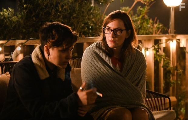 Kate Winslet and Bex Taylor-Klaus in Blackbird (2019)