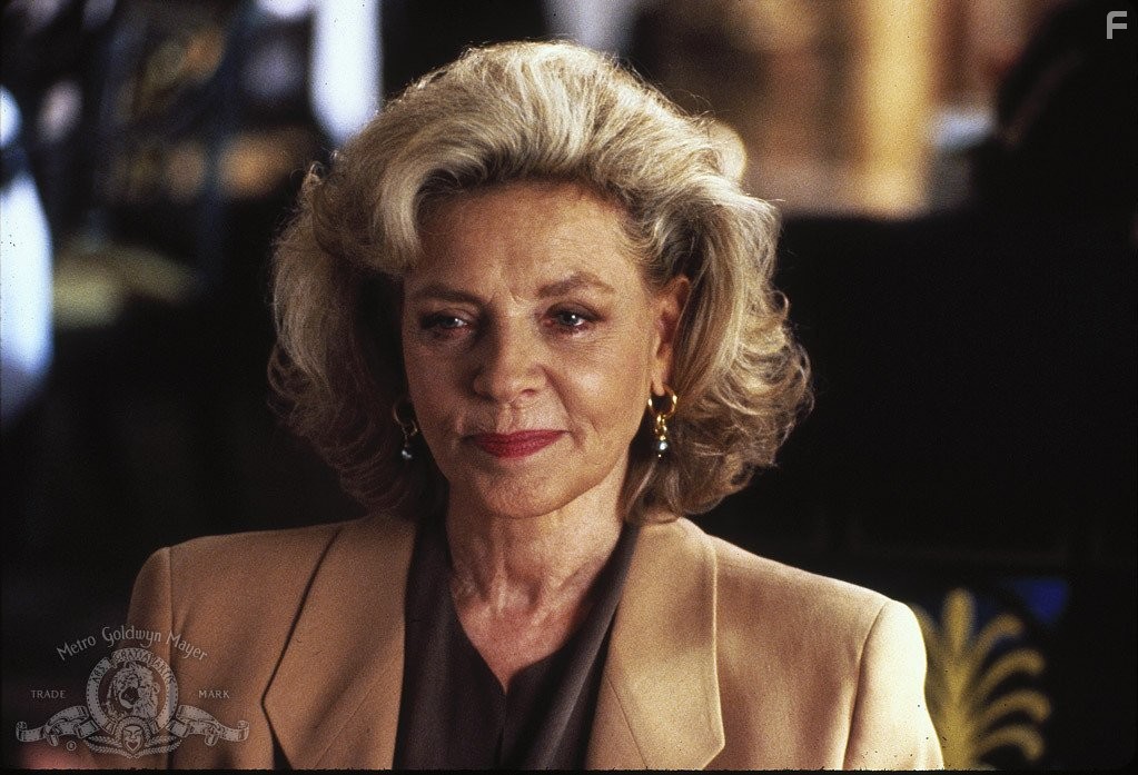 Lauren Bacall in Мизери (1990)
