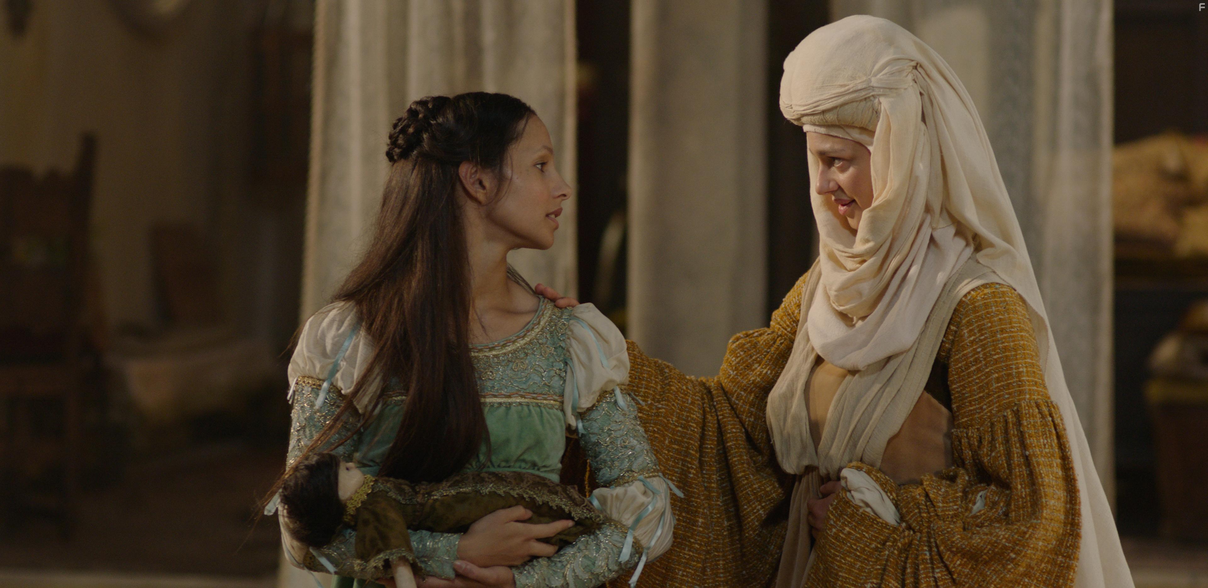 Romany Pajdak and Francesca Hayward in Romeo and Juliet: Beyond Words (2019)