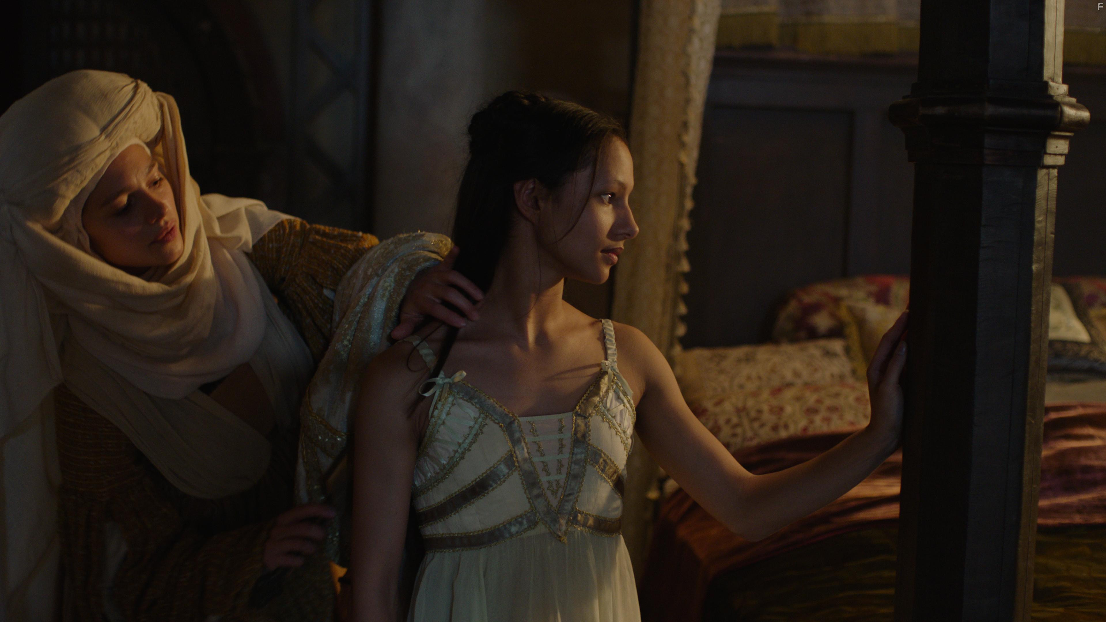 Romany Pajdak and Francesca Hayward in Romeo and Juliet: Beyond Words (2019)