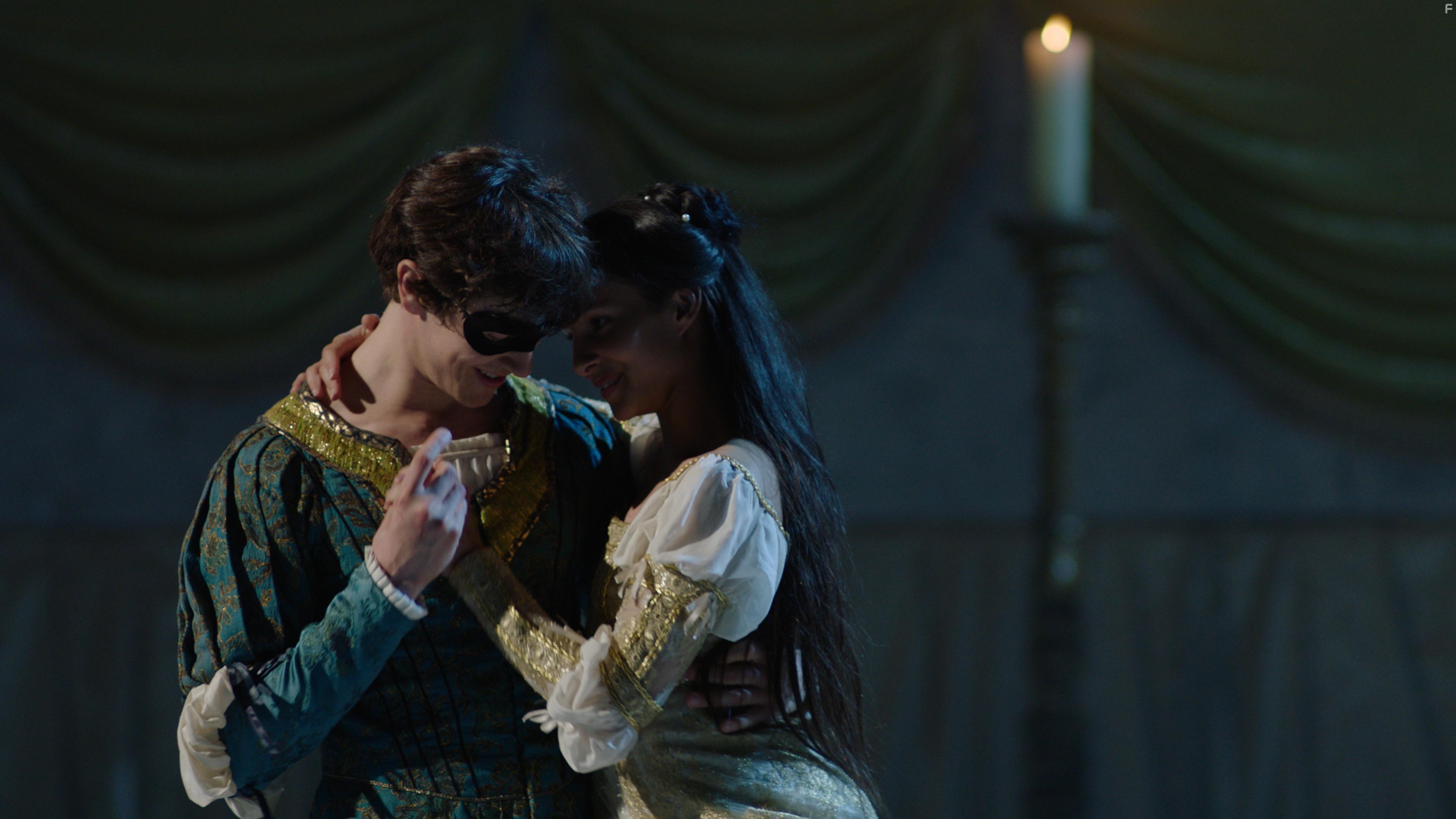 William Bracewell and Francesca Hayward in Romeo and Juliet: Beyond Words (2019)