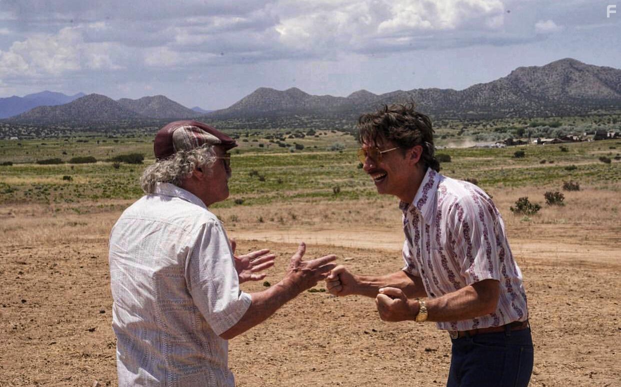 Robert De Niro and Zach Braff in The Comeback Trail (2020)