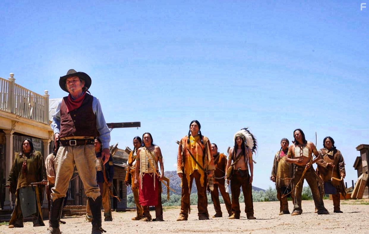 Tommy Lee Jones and Vincent Spano in The Comeback Trail (2020)