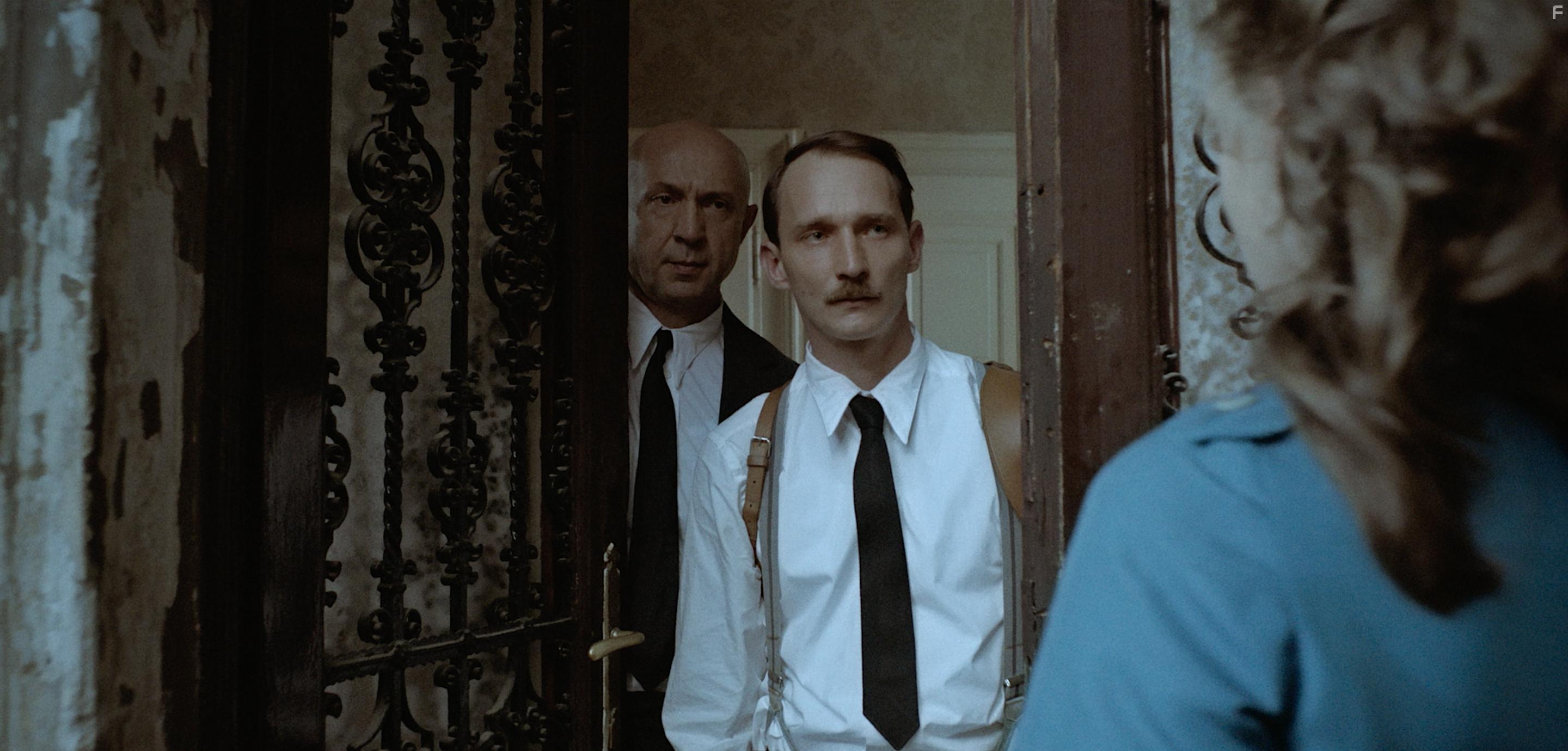 Ferenc Lengyel and Gbor Jszbernyi in Foglyok (2019)