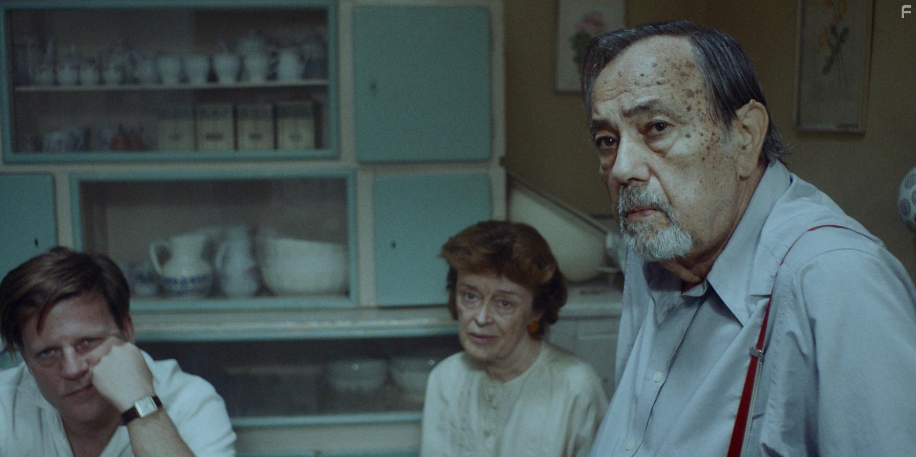 Ern Fekete, Pter Kertsz, and Asma Ambrus in Foglyok (2019)