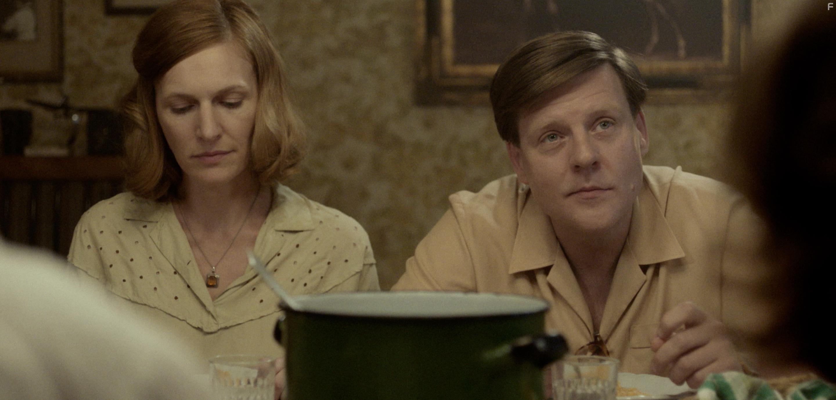 Ern Fekete and Zsfia Szamosi in Foglyok (2019)