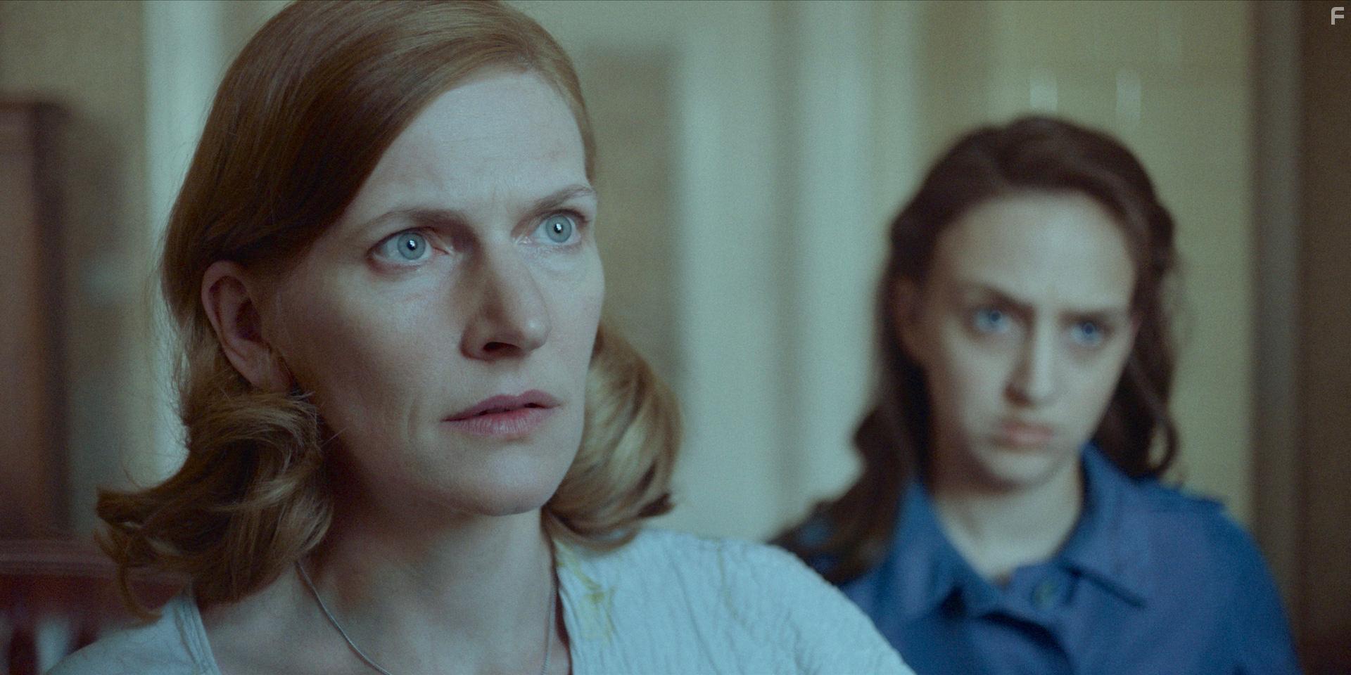 Zsfia Szamosi in Foglyok (2019)